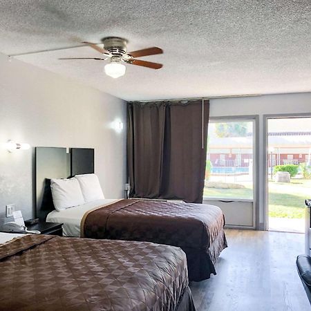 Rodeway Inn Sun City Center المظهر الخارجي الصورة