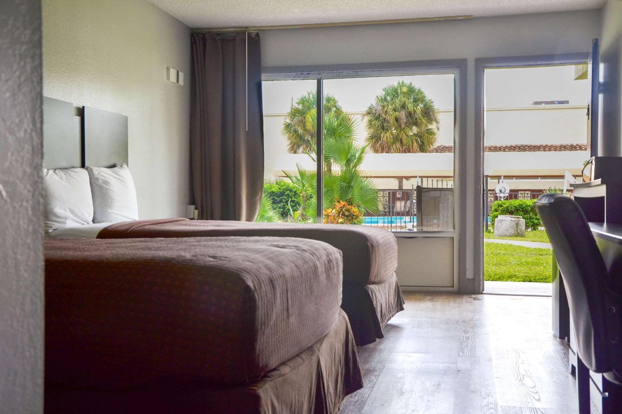 Rodeway Inn Sun City Center المظهر الخارجي الصورة