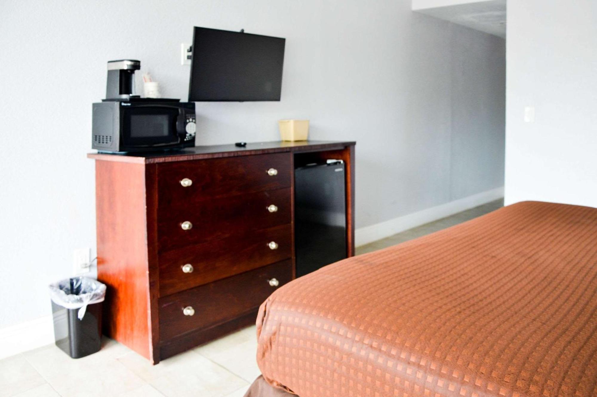 Rodeway Inn Sun City Center المظهر الخارجي الصورة