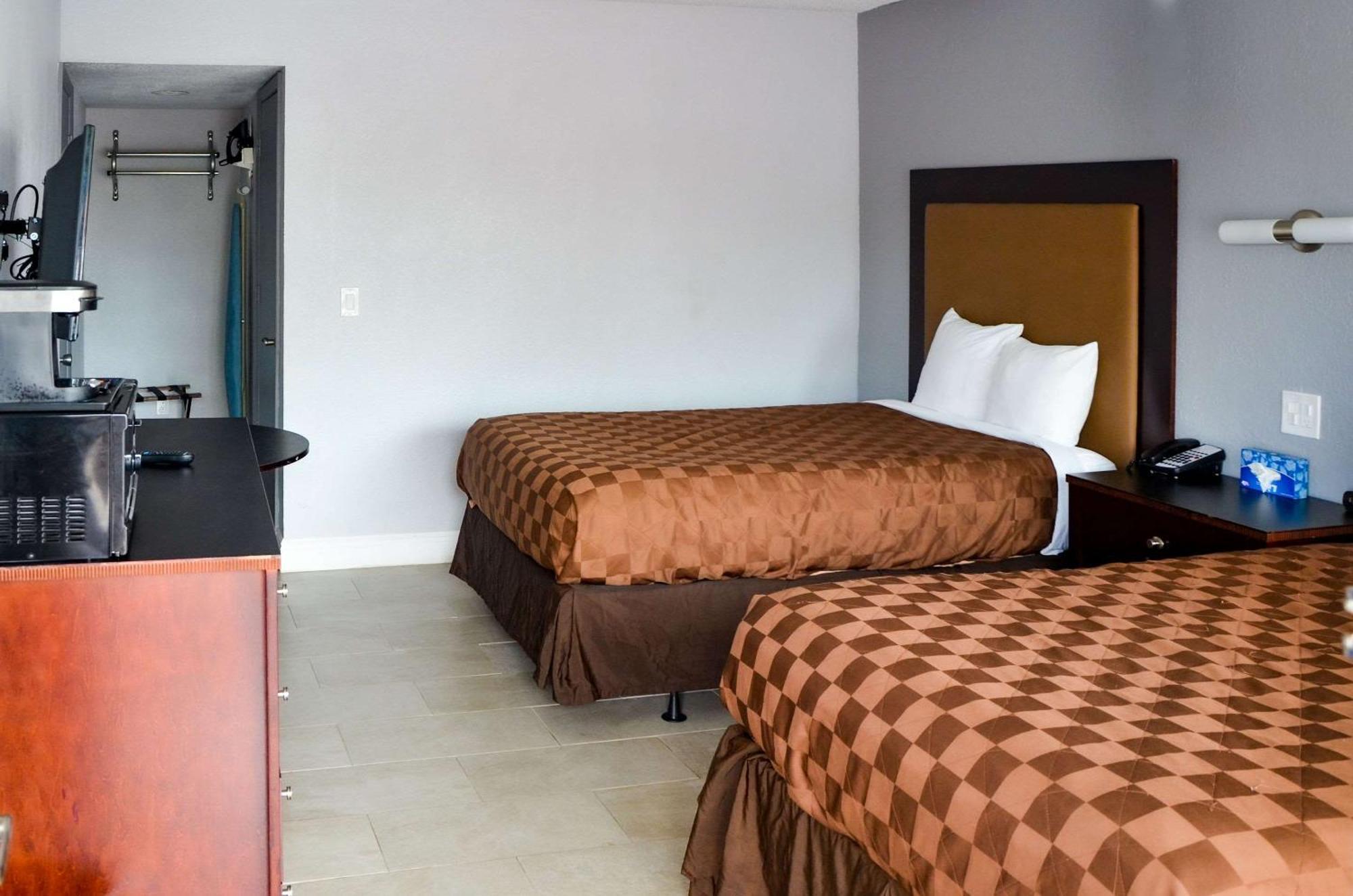 Rodeway Inn Sun City Center المظهر الخارجي الصورة