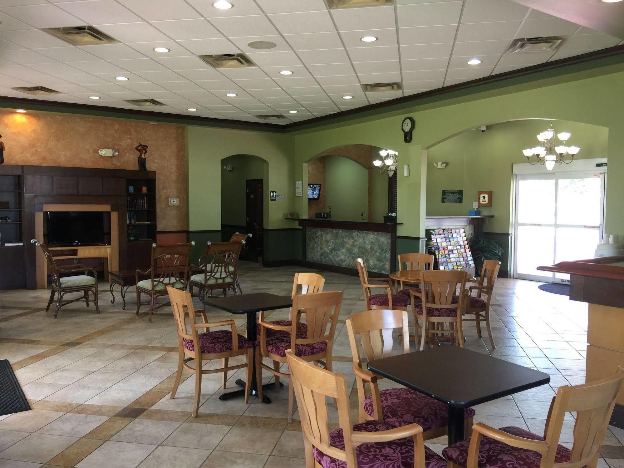 Rodeway Inn Sun City Center المظهر الخارجي الصورة