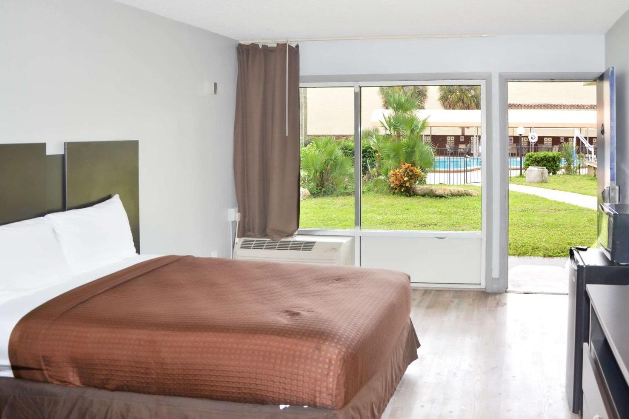 Rodeway Inn Sun City Center المظهر الخارجي الصورة